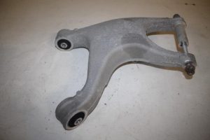 17804079 – 8R0505312F – Draagarm onder rechts-achter