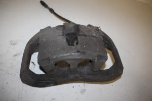 17817941 – 4E0615123 – Remklauw (Tang) links-voor