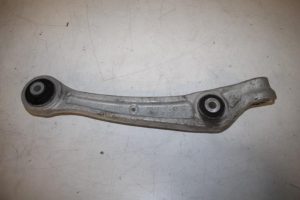 17828558 – 8K0407151F – Draagarm onder links-voor