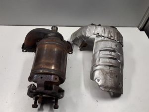 19776920 – 03E253020Q – Uitlaatspruitstuk + katalysator