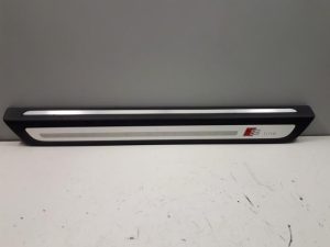 18626951 – 8R0853373C – Afdeklijst dorpel links