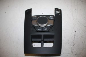 17815384 – 8V0919614BK – Regelunit Multi Media