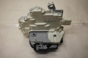 17797451 – 8E1837016AA – Deurslot Mechaniek 4Deurs rechts-voor