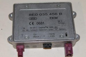 17787989 – 8E0035456B – Radio versterker