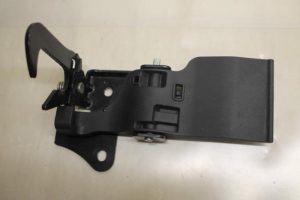 17799818 – 4H0823485C – Slotmechaniek Motorkap