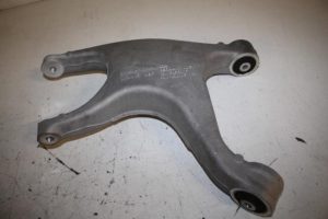 17812985 – 8R0505311F – Draagarm onder links-achter