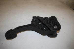 17830506 – 1K1721059CH – Kupplungspedal