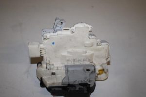 17817413 – 8E1837015AA – Deurslot Mechaniek 4Deurs links-voor