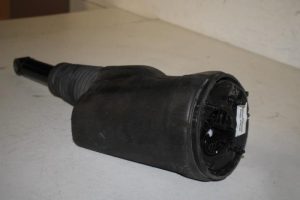 17818635 – 4H0616002AK – Stoßdämpfer rechts hinten