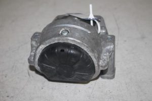 17808510 – 8R0199381P – Engine mount
