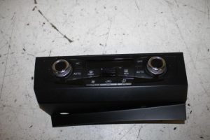 17813995 – 8K2820043AHXZF – Climatronic Panel