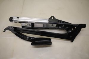 17798290 – 8V7871349B – Convertible top hinge