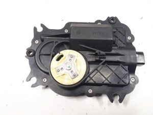 20212375 – 4E0837059 – Sluithulpmotor portier rechts-voor