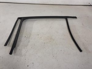 21709406 – 11A839440E5AP – Rear door seal 4-door, right
