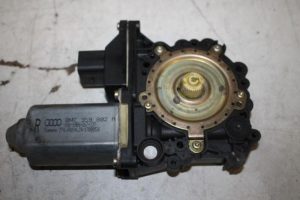 17824624 – 8N7959802A – Door window motor