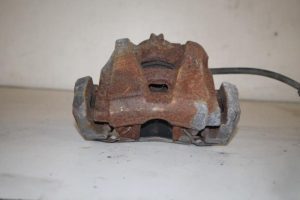 17831818 – 8K0615124C – Remklauw (Tang) rechts-voor