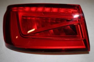 17820612 – 8V5945095C – Achterlicht links