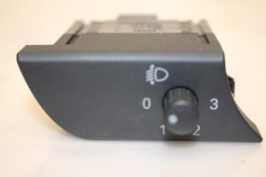 17795786 – 8E29190945PR – AIH headlight switch