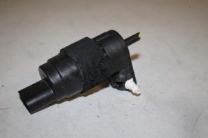 17828104 – 8K9955647 – Scheibensprüherpumpe vorne