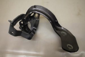 17798510 – 4G9827299 – Tailgate hinge