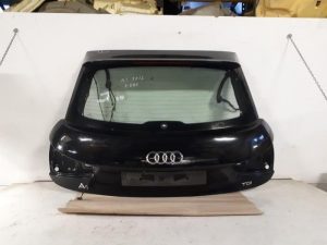 20189196 – 8X4827023Y9B – Achterklep