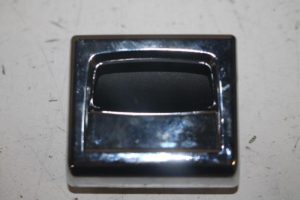 17809661 – 4M0864203B4PK – Bevestigingsoog vloer