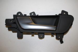 17802295 – 8K08390197PE – Türgriff 4-türig links hinten