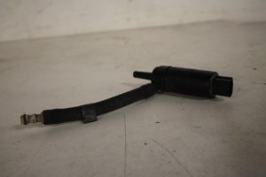17819774 – 3B7955681 – Headlight washer pump