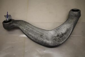 17800838 – 8K0505324H – Draagarm boven rechts-achter