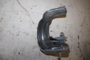 17816960 – 8R0827299A – Tailgate hinge