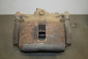 17820735 – 8V0615123A – Remklauw (Tang) links-voor