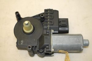 17796677 – 4B0959802E – Door window motor