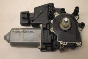 17795823 – 4D0959801H – Door window motor