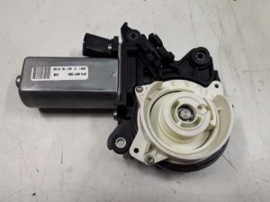 21277603 – 4F0837060 – Sluithulpmotor portier rechts-achter