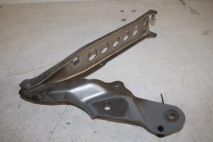 17808354 – 4H0823302D – Bonnet Hinge