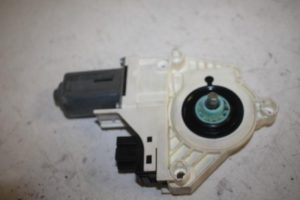 17805341 – 4L0959802B – Door window motor