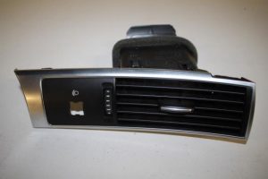 17802558 – 4F2820902DH77 – Luchtrooster Dashboard