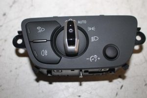 17813132 – 4M0941531AA5PR – Licht Schalter