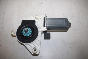 17827827 – 5Q4959801B – Door window motor