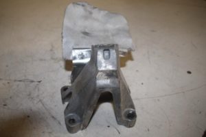 17806049 – 8K0199307BJ – Motorsteun