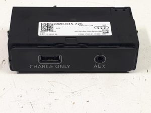 18521045 – 8W0035726 – AUX / USB-Anschluss