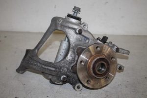 17811045 – 8R0505432F – Fusee rechts-achter