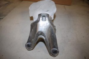 17822321 – 4G0199307AC – Motorsteun