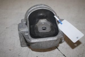 17808496 – 8R0199381A – Engine mount