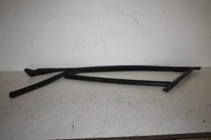 17808141 – 4H0837439C – Front door seal 4-door, left