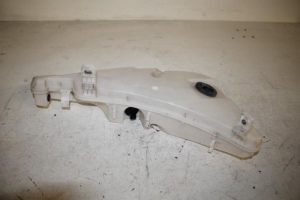 17806062 – 4G8955451D – Scheibensprühertank vorne