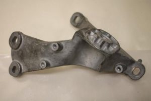 17797006 – 4H0399114E – Getriebe Halterung