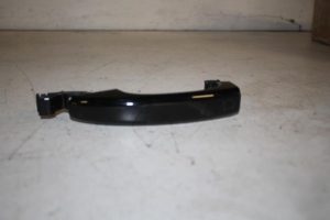 17830750 – 8T0837205A – Türgriff 4-türig links vorne