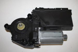 17802512 – 8E2959802F – Door window motor
