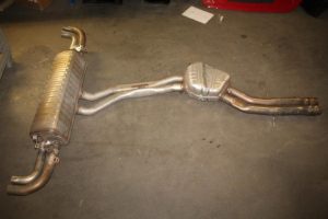 17827510 – 4M8253078BK – Uitlaat Midden+Einddemper